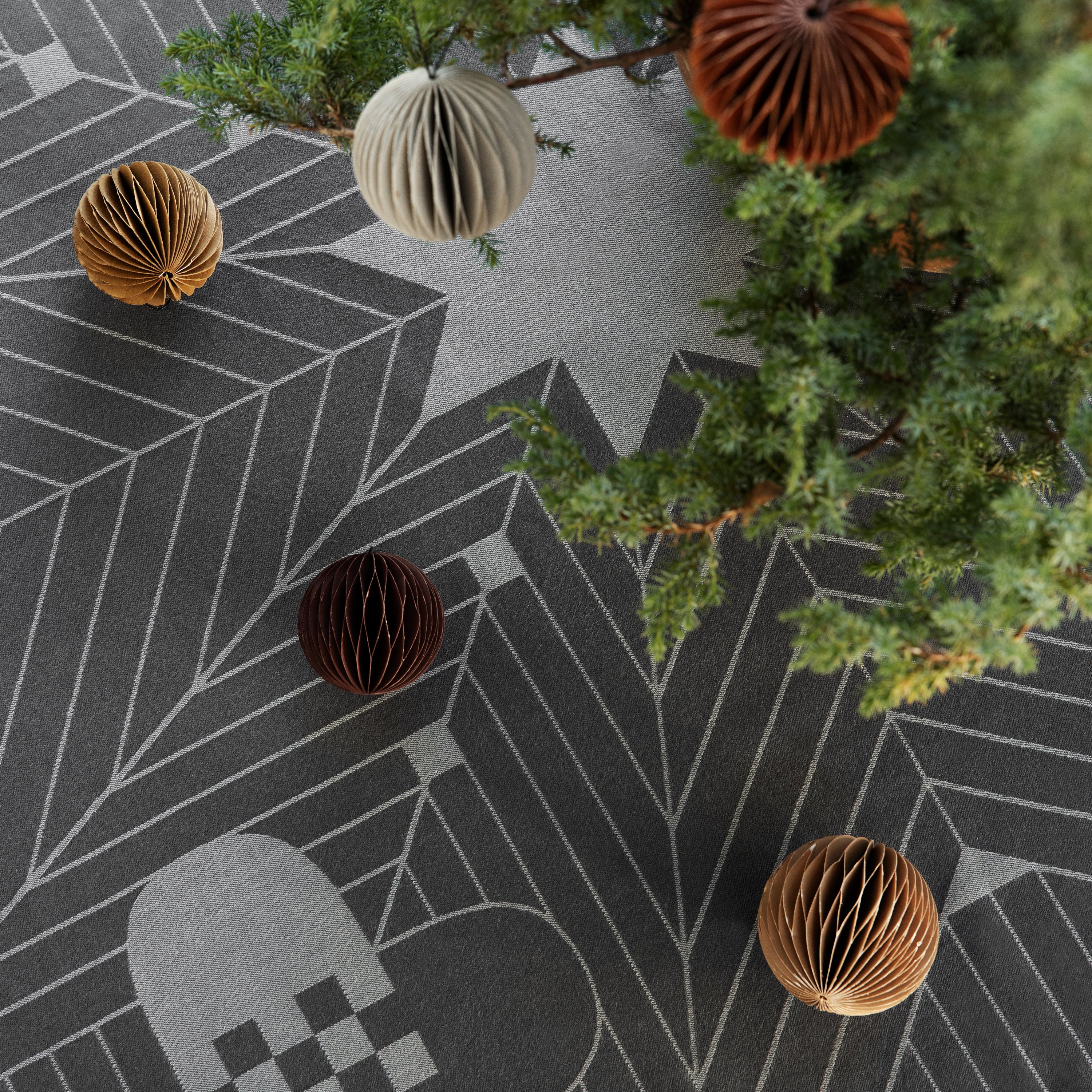 CHRISTMAS TRADITIONAL